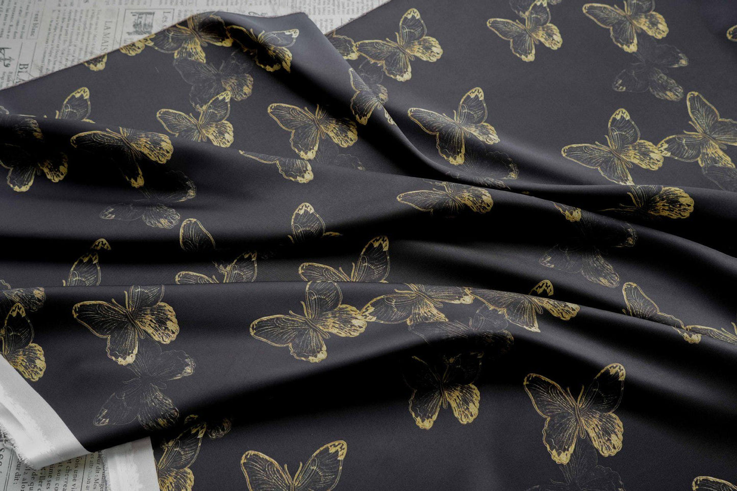 Tissu jacquard satiné soyeux à motif papillon - Largeur : 150 cm - Couture, costumes et décoration