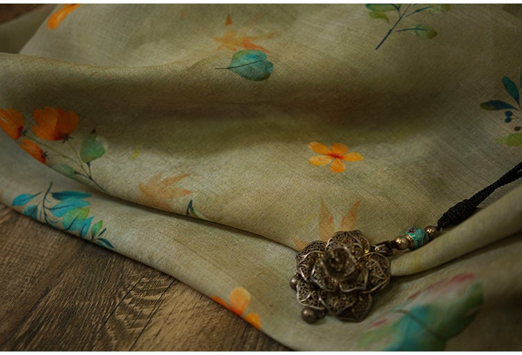 Tissu ramie à motif floral : textile doux et respirant, 140 cm de large