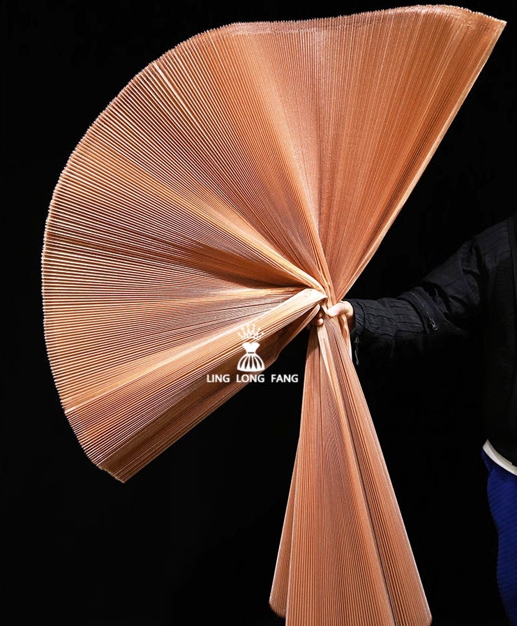 Tulle plissé : texture brillante et froissée, 150 cm de large