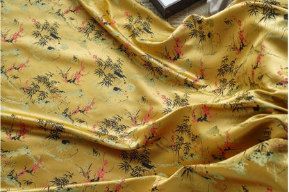 Tissu satiné brocart damassé doré : tapisserie florale, 152 cm de large