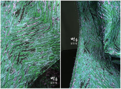 Tissu jacquard 3D vert et violet avec fil doré - 140 cm de large