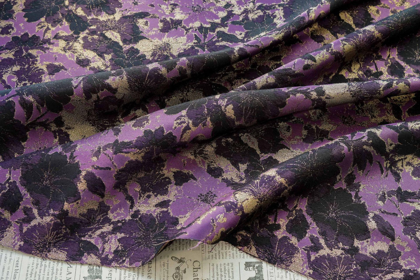 Tissu jacquard à fleurs - Style vintage avec lurex doré
