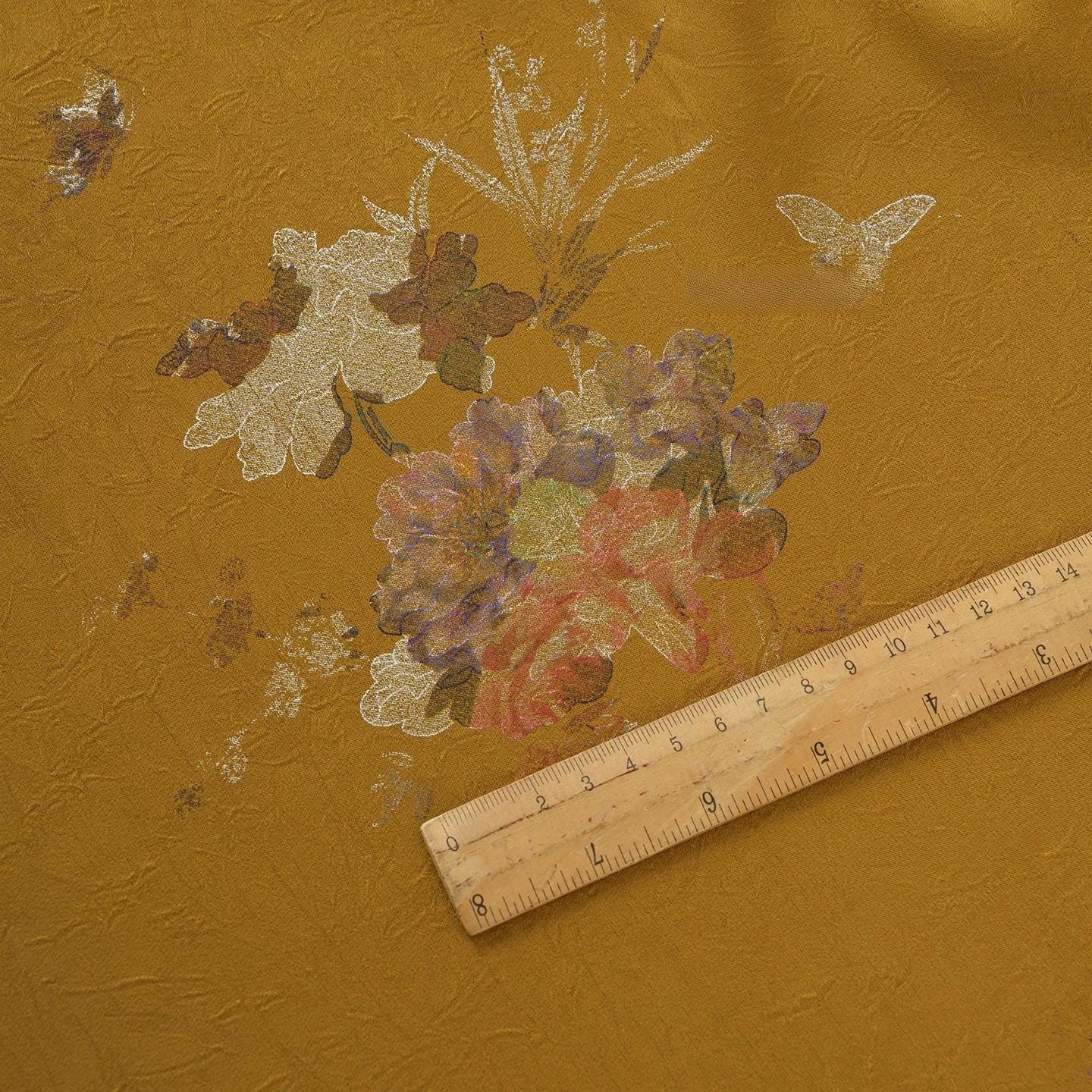 Tissu jacquard à motifs floraux dorés : acétate brillant pour la confection de vêtements