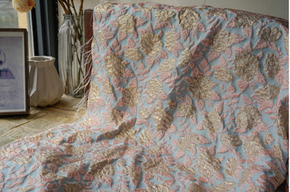 Tissu jacquard floral à fil doré : texture 3D, largeur 160 cm, ameublement et confection