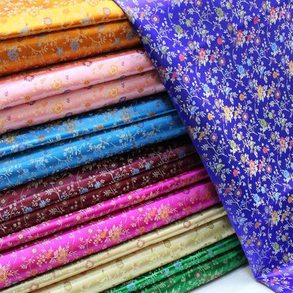 Tissu brocart chinois à motifs floraux : mélange de soie et de rayonne, 89 cm de large