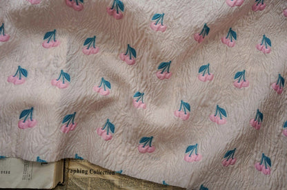 Tissu jacquard cerise rose : tissu 3D de créateur, 140 cm de large