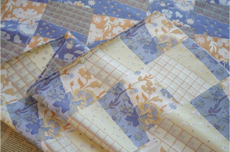 Tissu jacquard à motif floral : polyester réversible en relief 3D, 140 cm de large