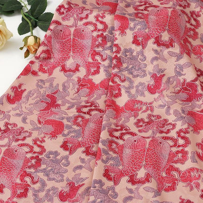Tissu satin de soie à motif de thé Double Fish : 150 cm de large. Idéal pour l'ameublement, les costumes et les cheongsams.