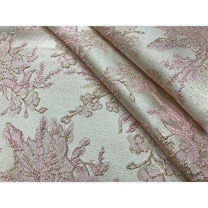 Tissu satiné damassé métallisé : jacquard à motif floral 3D, largeur 145 cm