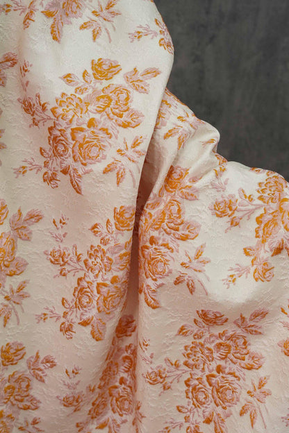 Tissu jacquard floral en relief : texture rigide 3D, ameublement et costumes - 157 cm de large
