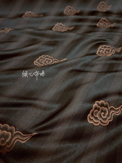 Tissu brocart nuageux : jacquard de soie et rayonne, tissu pour costumes
