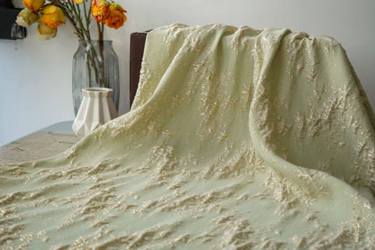 Tissu jacquard tissé à motif floral doré : gaufré, pour l’ameublement et la couture (DIY) - 142 cm de large