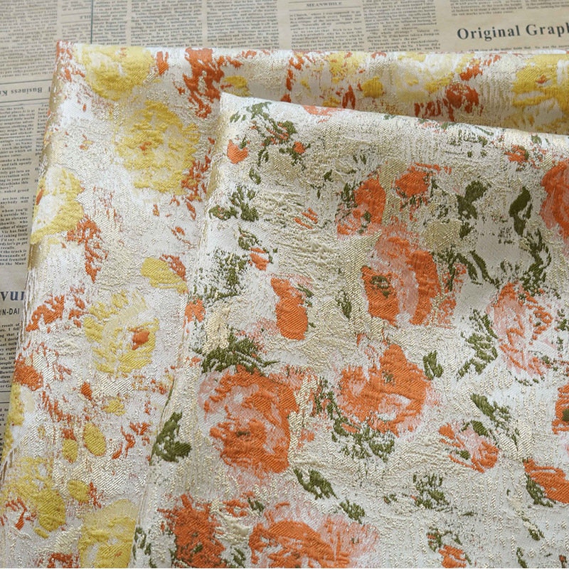Tissu jacquard à motif floral : style peinture à l’huile douce, accents dorés, largeur 145 cm