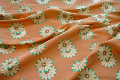 Tissu brocart à fleurs d'oranger : satin jacquard pour couture et matelassage, 150 cm de large