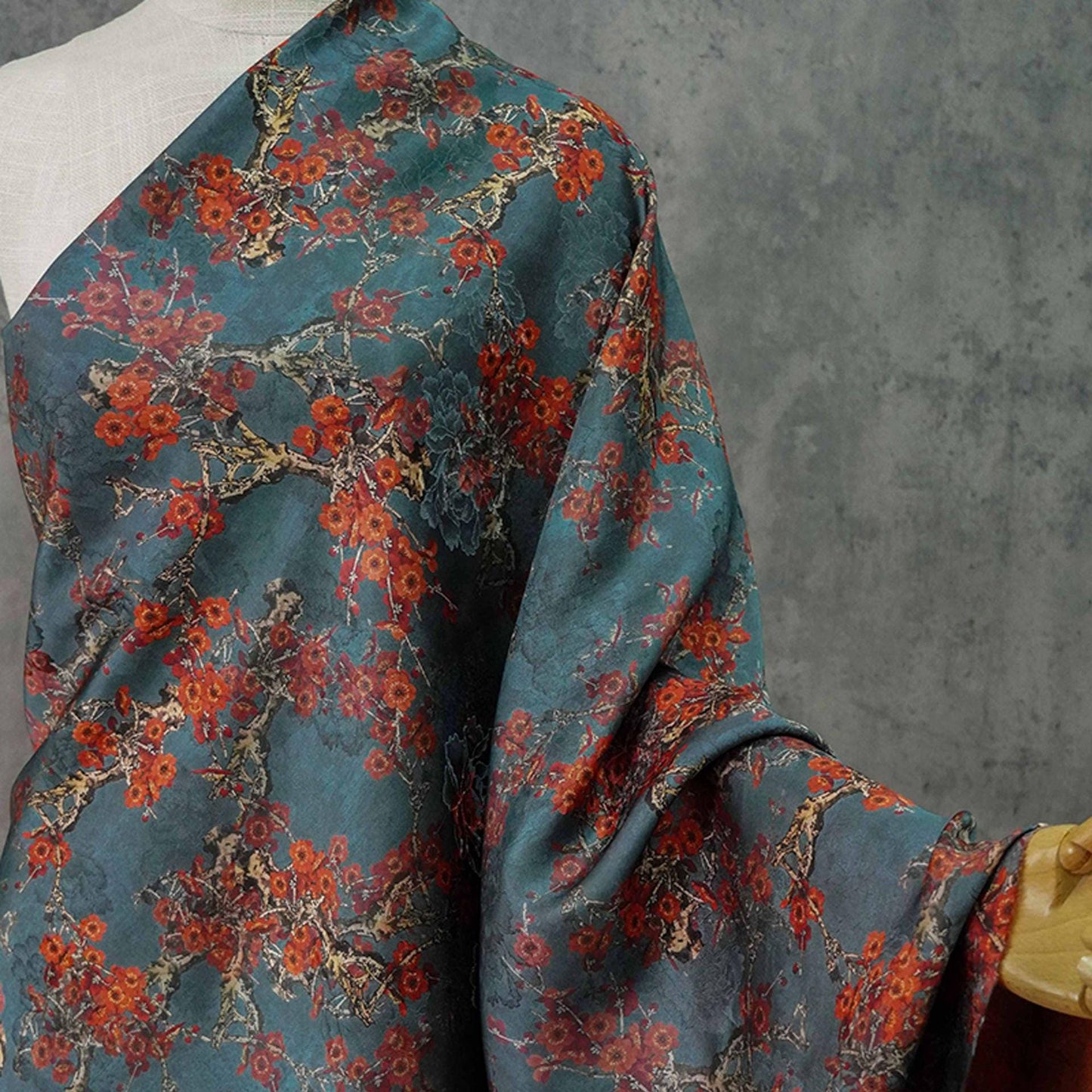 Tissu satin de soie « Thé aux fleurs de prunier » : ameublement et confection de costumes, 140 cm de large