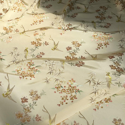 Tissu jacquard damassé à fil d'or : brocart à motifs d'oiseaux et de fleurs (59 po de largeur)