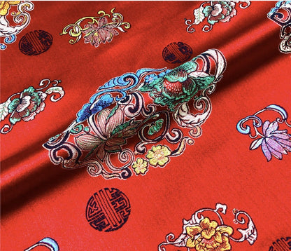 Tissu brocart chinois Lotus Rouge : mélange soie-rayonne, 150 cm de large