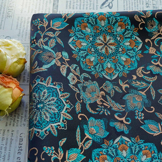 Jacquard floral irisé de luxe avec fils d'or ��� Mode et artisanat Fabr"Large