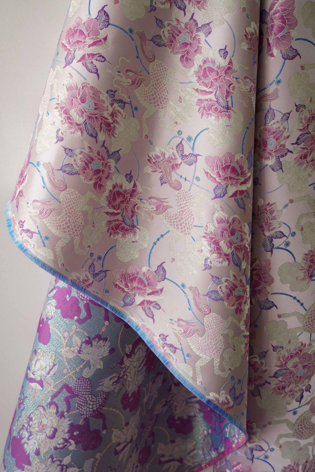 Tissu brocart à fils d'or : Matériel de couture floral mongol tibétain