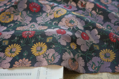Tissu jacquard à motif floral : polyester texturé 3D, largeur 142 cm