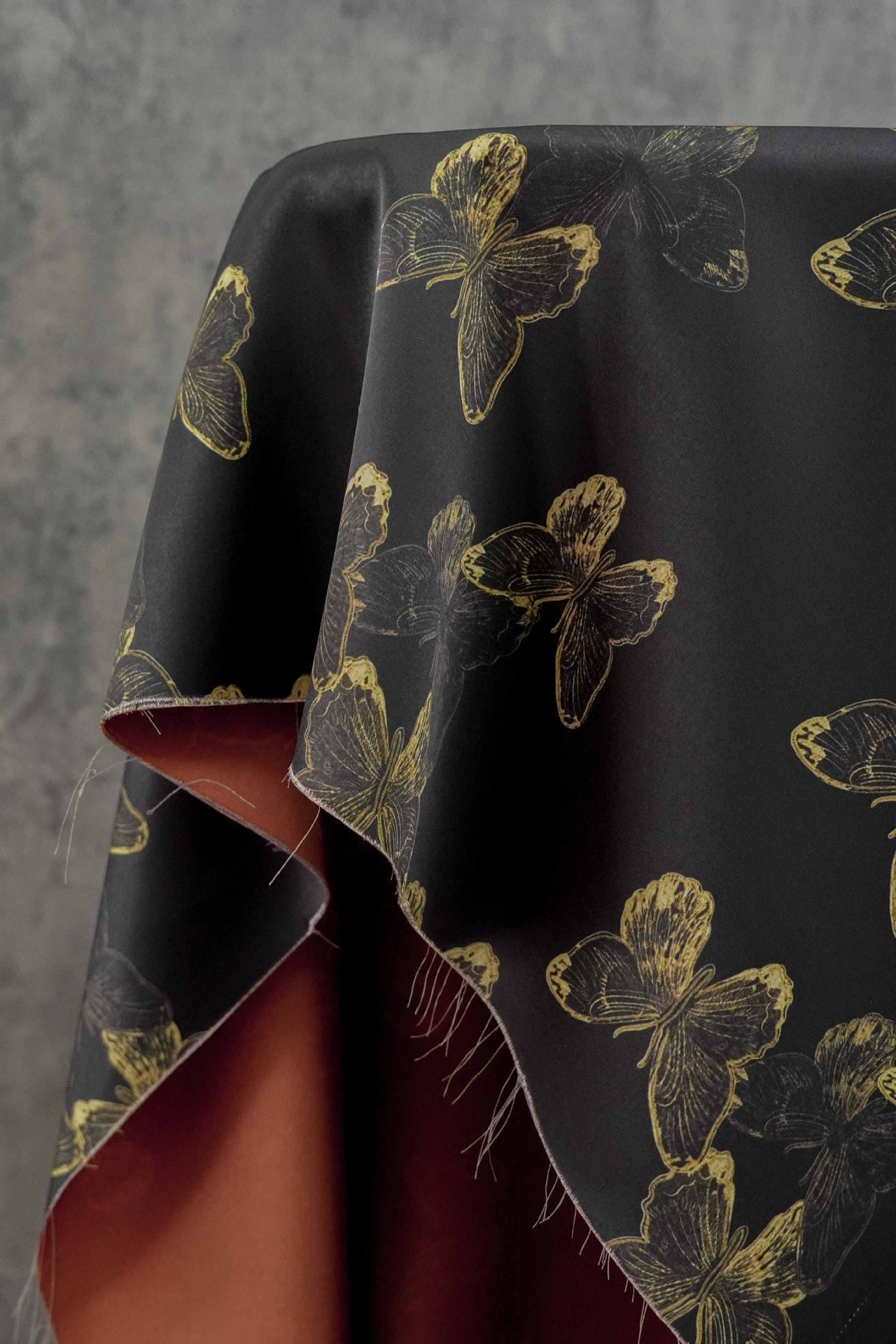 Tissu jacquard satiné soyeux à motif papillon - Largeur : 150 cm - Couture, costumes et décoration