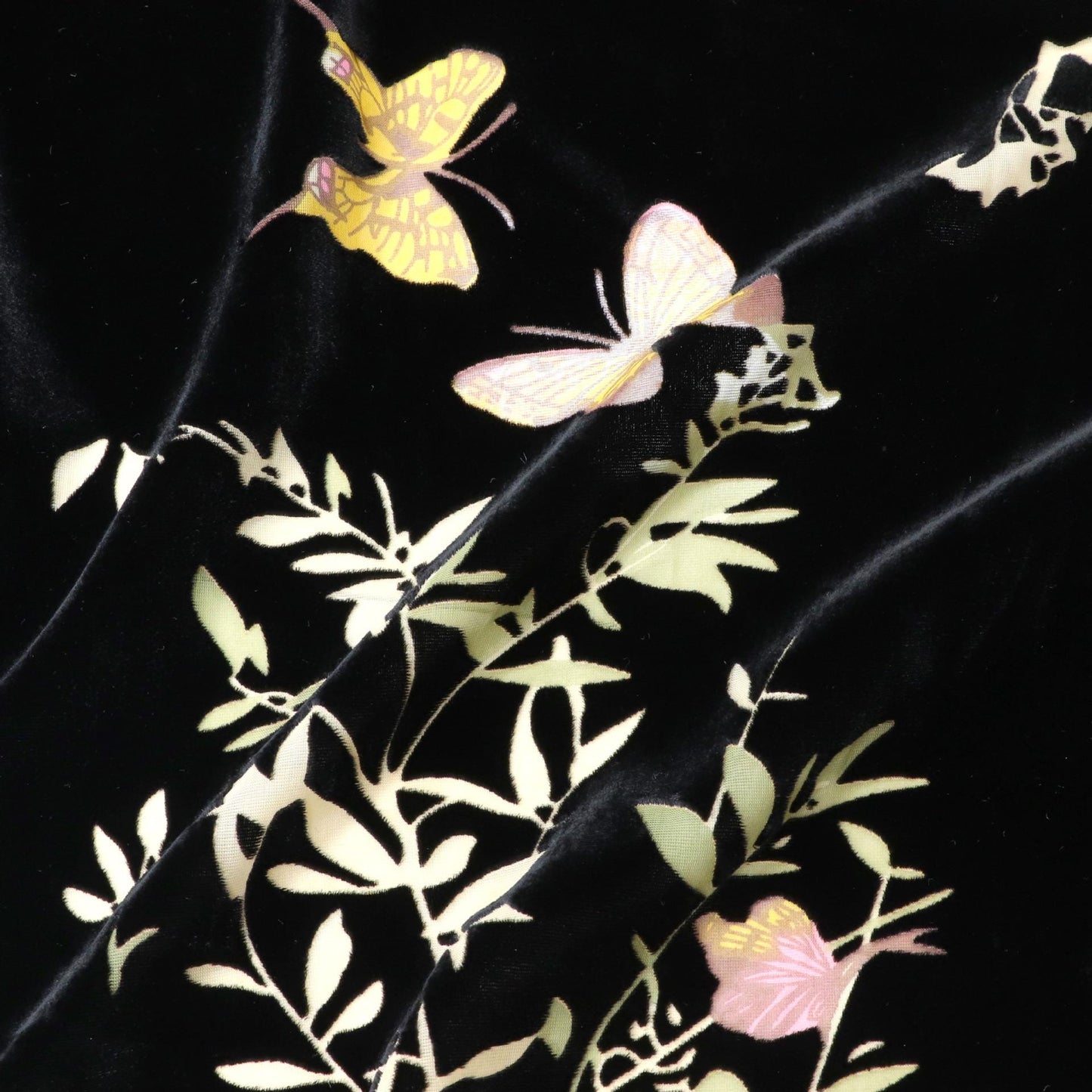 Tissu velours noir à imprimé papillons : mélange de rayonne de 140 cm de large
