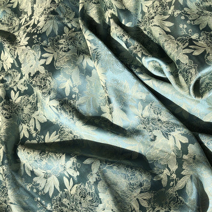Tissu jacquard pivoine : 145 cm de large, mélange coton-rayonne, pour ameublement et costumes.