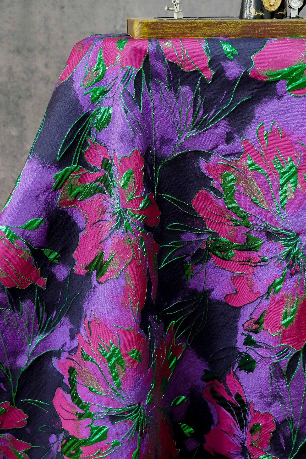 Tissu jacquard floral en relief ��� Matière de couture abstraite" Large