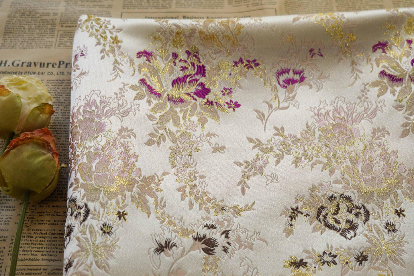 Tissu Jacquard Palais Beige et Or : Coton damassé gaufré, 165 cm de large