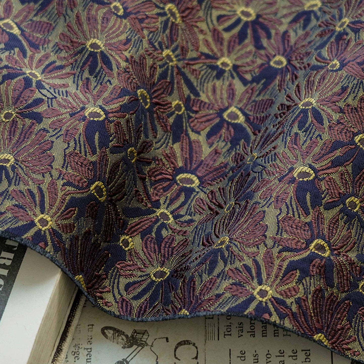 Tissu jacquard à motif marguerite vintage : Mélange de coton pour ameublement style campagne