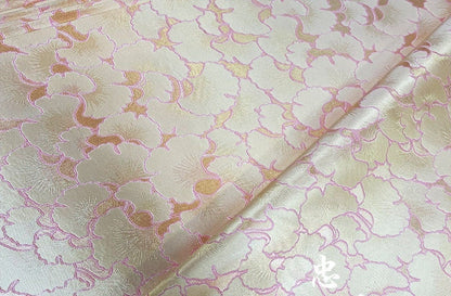 Tissu brocart rose Ginkgo Biloba : damas tissé réversible, 1 mètre