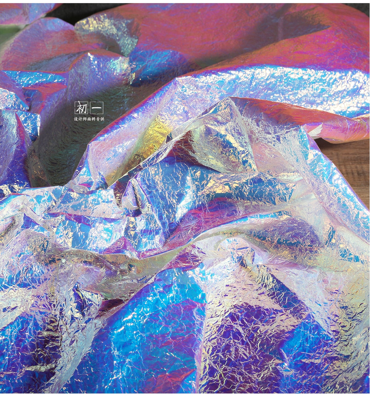 Tissu TPU irisé : texture froissée laser Symphony, 135 cm de large