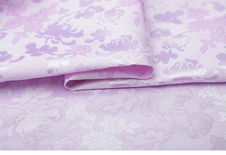 Tissu brocart à motifs floraux : rose et lilas, pour ameublement, costumes et décoration - 89 cm de large