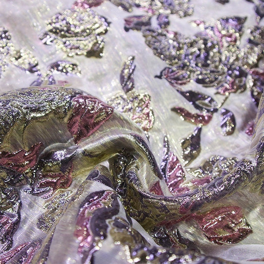 Tissu jacquard floral métallisé en relief - 142 cm de large, fil doré scintillant
