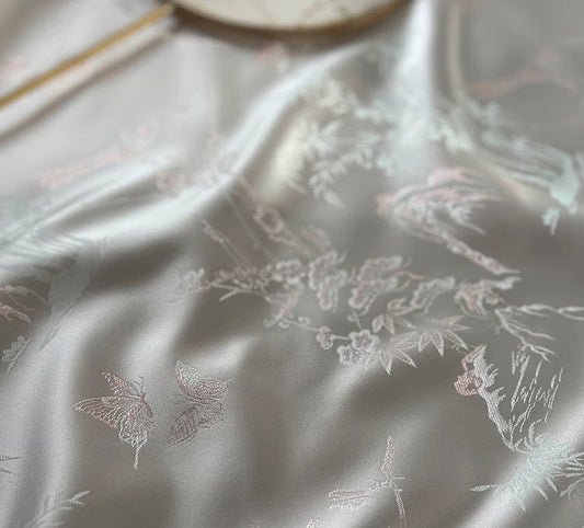 Tissu brocart de soie japonais Nishijin : motif oiseaux et papillons (59"L)