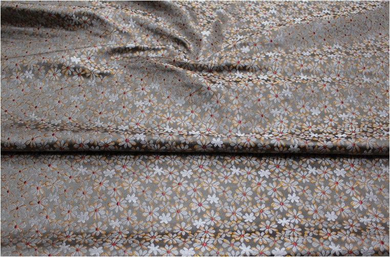 Tissu brocart à marguerites : mélange de soie et de rayonne pour cheongsam et qipao chinois