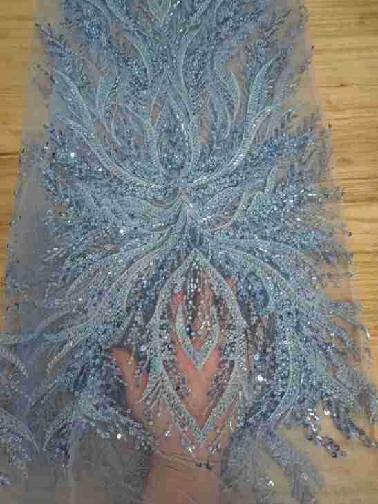 Tissu en dentelle à sequins et perles : voile de mariée, accessoire de robe