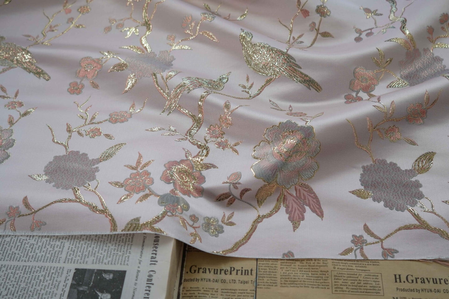 Gold Thread Damask Fabric: Metallic Jacquard Brocade (59"W)