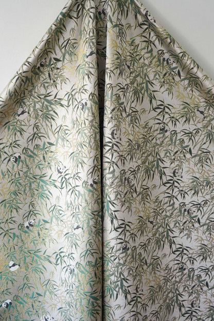 Tissu jacquard double face à motif de feuilles de bambou panda avec fils dorés, largeur 60 pouces