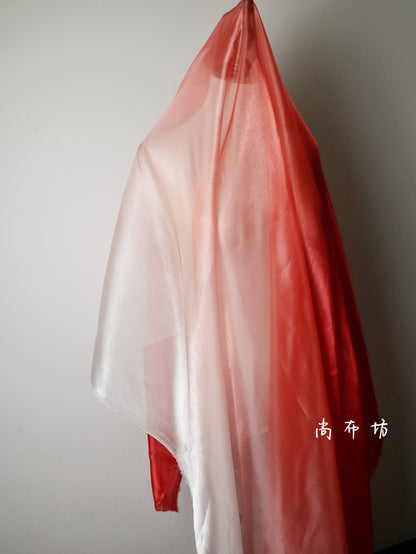 Tissu satiné dégradé : matière douce bicolore, 150 cm de large, vendu au mètre.