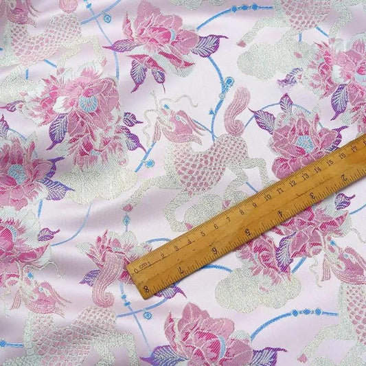 Tissu brocart de soie Kirin rose : Jacquard d'ameublement 59 po de large