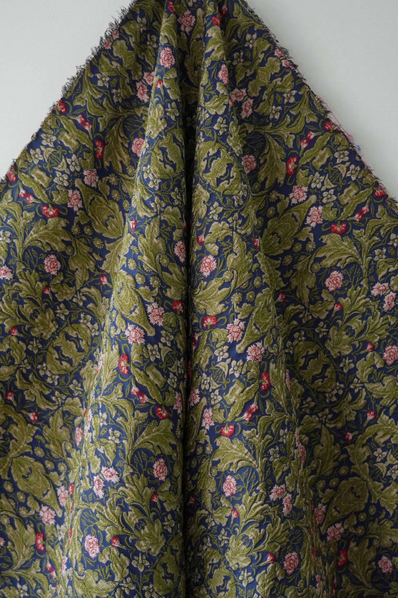 Tissu d'ameublement jacquard à motifs floraux : style victorien-édouardien, 140 cm de large