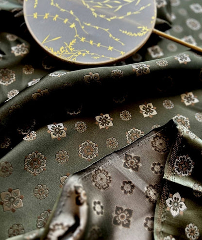 Nishijin Brocade Fabric: Tang Dynasty Pipa Pattern, Gold Thread (59"W)