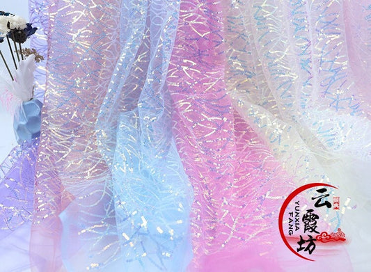 Tissu sirène à paillettes : broderie 3 mm sur tulle, 150 cm de large