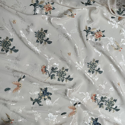 Tissu brodé à motifs floraux : mélange coton-rayonne de 150 cm de large