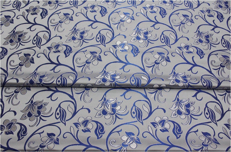 Brocart de soie à motif floral bleu, largeur 75 cm (29,5 po) - Vendu au mètre