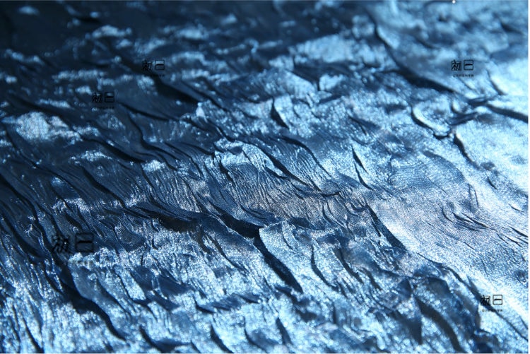 Tissu crêpe ondulé bleu foncé, tissu plissé 3D de créateur, largeur 39 pouces