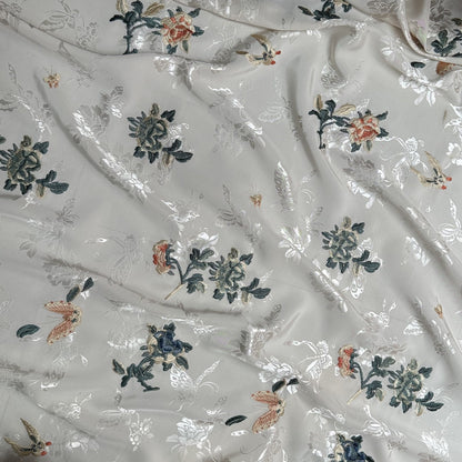 Tissu brodé à motifs floraux : mélange coton-rayonne de 150 cm de large