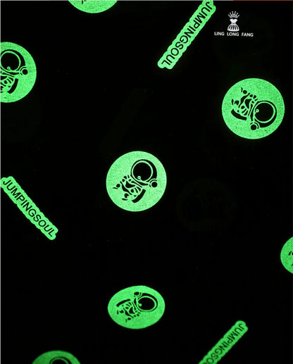 Tissu imprimé astronaute lumineux : polyester imperméable pour la couture, 145 cm de large