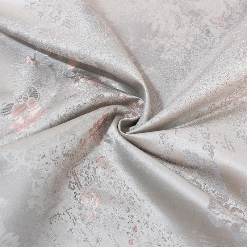 Tissu brocart Fleur de Prunier : Coussin Cheongsam argent et rose, 150 cm de large